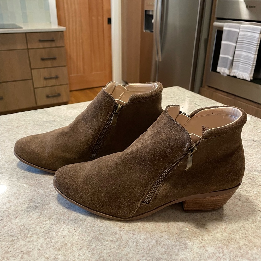 Italian Shoemakers Apri Brown Suede Leather Ankle Boots - Side Zippers